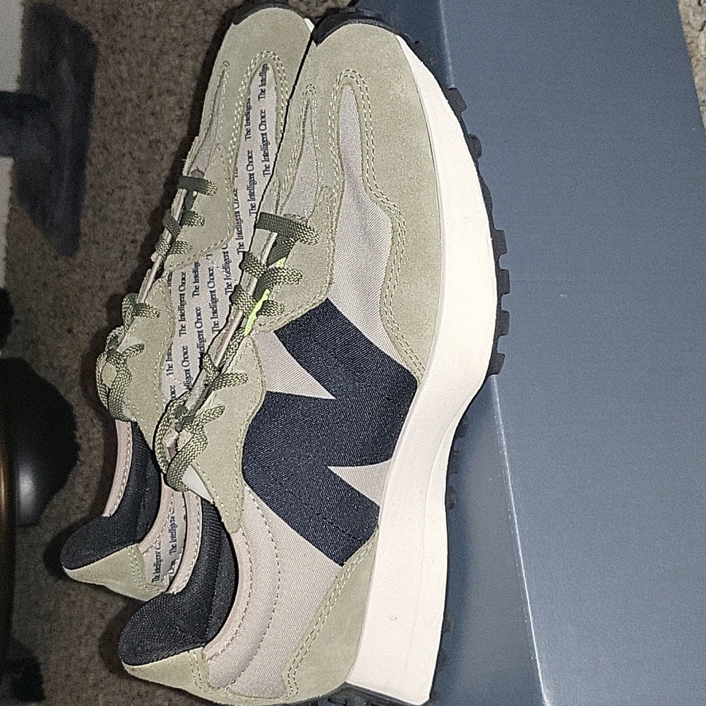 New Balance 327